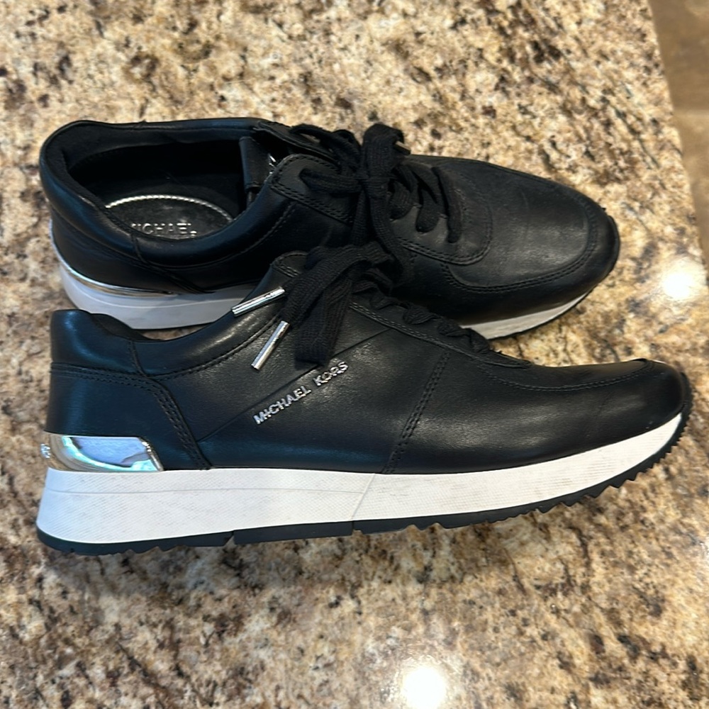 Michael Kors Women's Allie Trainer Sneakers SZ 8. EUC